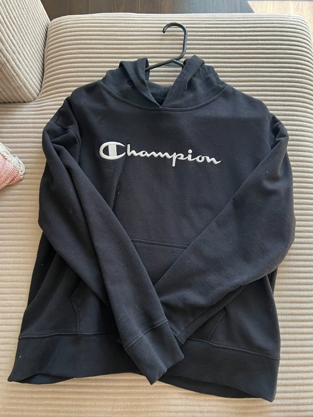 Black Pullover Hoodie – Size M/L